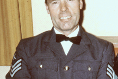 Chief Tech Tom Davies
originally 1st Entry - later
remusterered to L.Fitt (AR).
Photo taken at RAF St Athan
around 1970
